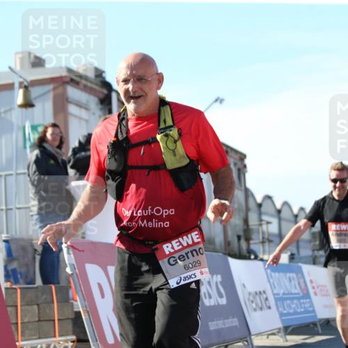 03.10.2025 - Köhlbrandbrückenlauf Jannik Wohlers http://msf.ph/oto/9130044 03.10.2025 13:45:52 Ziel 5184, 5375, 5376, 5860, 6029 meine-sportfotos.de