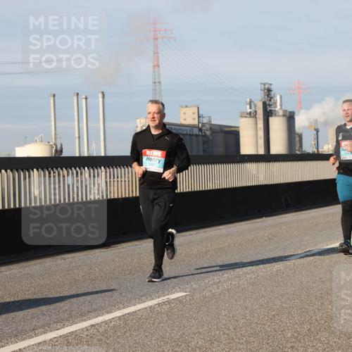03.10.2025 - Köhlbrandbrückenlauf Lena Gebhardt http://msf.ph/oto/9130047 03.10.2025 09:49:18 Position 2 1397, 2761 meine-sportfotos.de