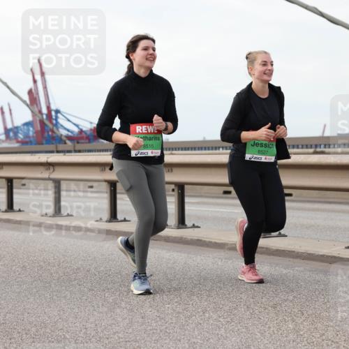 03.10.2025 - Köhlbrandbrückenlauf Lena Gebhardt http://msf.ph/oto/9130049 03.10.2025 16:05:04 Position 2 8515, 8527 meine-sportfotos.de