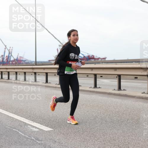 03.10.2025 - Köhlbrandbrückenlauf Lena Gebhardt http://msf.ph/oto/9130053 03.10.2025 16:05:05 Position 2 9432 meine-sportfotos.de