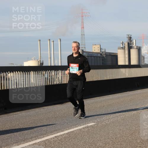 03.10.2025 - Köhlbrandbrückenlauf Lena Gebhardt http://msf.ph/oto/9130055 03.10.2025 09:49:18 Position 2 1397, 2761 meine-sportfotos.de