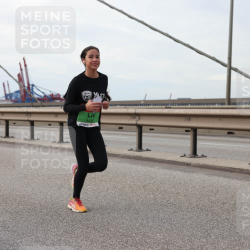 03.10.2025 - Köhlbrandbrückenlauf Lena Gebhardt http://msf.ph/oto/9130057 03.10.2025 16:05:05 Position 2 9432 meine-sportfotos.de