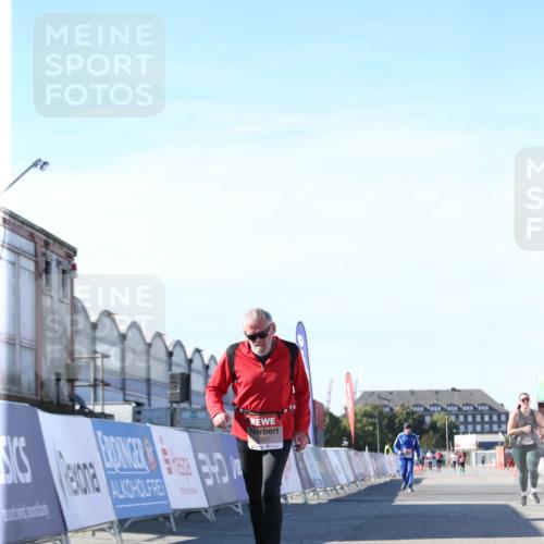 03.10.2025 - Köhlbrandbrückenlauf Jannik Wohlers http://msf.ph/oto/9130062 03.10.2025 13:45:59 Ziel 4572, 5327, 5375, 5376, 5860, 6029 meine-sportfotos.de