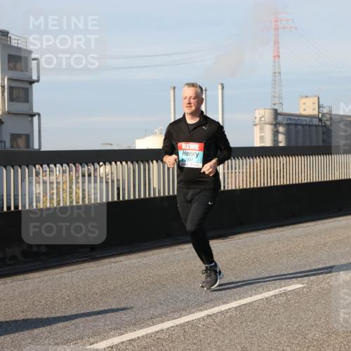 03.10.2025 - Köhlbrandbrückenlauf Lena Gebhardt http://msf.ph/oto/9130065 03.10.2025 09:49:18 Position 2 1397 meine-sportfotos.de
