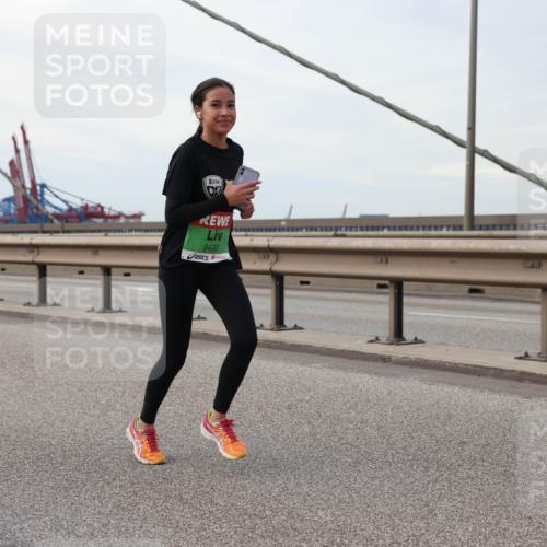 03.10.2025 - Köhlbrandbrückenlauf Lena Gebhardt http://msf.ph/oto/9130066 03.10.2025 16:05:05 Position 2 9432 meine-sportfotos.de