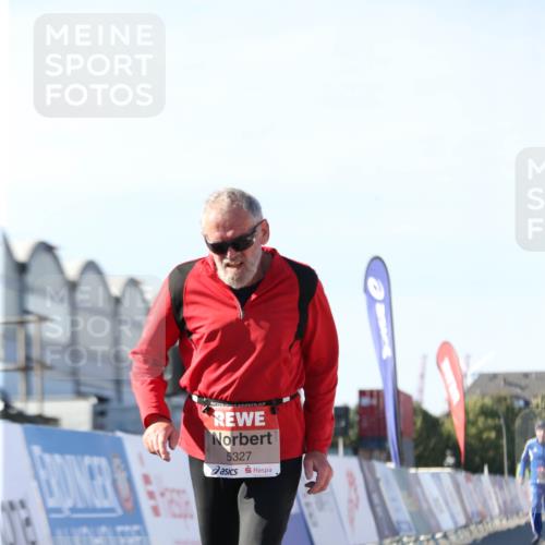03.10.2025 - Köhlbrandbrückenlauf Jannik Wohlers http://msf.ph/oto/9130070 03.10.2025 13:46:00 Ziel 4572, 5327, 5375, 5376, 5860, 6029 meine-sportfotos.de