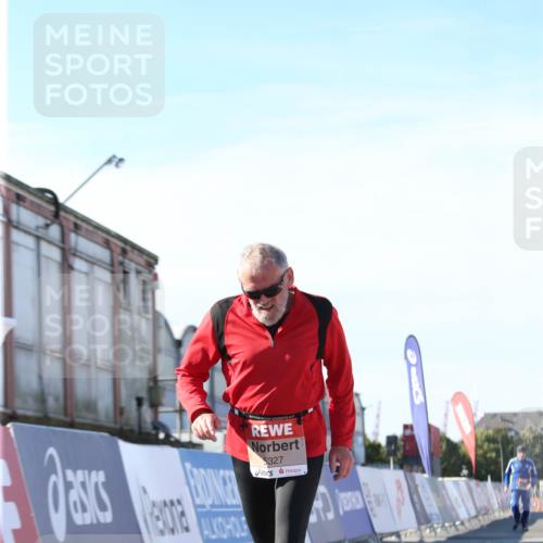 03.10.2025 - Köhlbrandbrückenlauf Jannik Wohlers http://msf.ph/oto/9130074 03.10.2025 13:46:00 Ziel 4572, 5327, 5375, 5376, 5860, 6029 meine-sportfotos.de