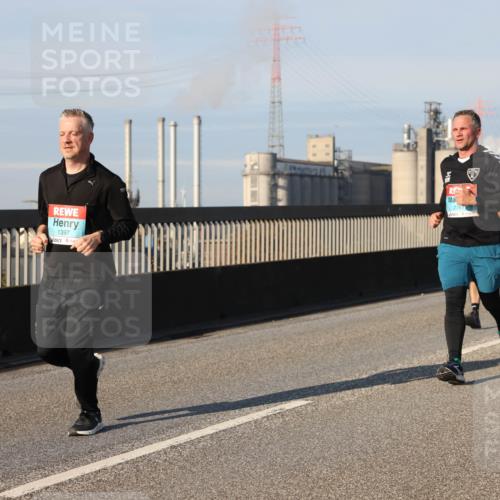 03.10.2025 - Köhlbrandbrückenlauf Lena Gebhardt http://msf.ph/oto/9130076 03.10.2025 09:49:18 Position 2 1397, 2761 meine-sportfotos.de