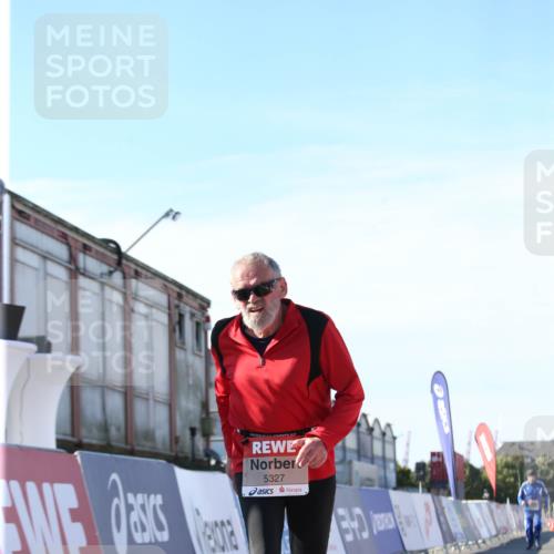 03.10.2025 - Köhlbrandbrückenlauf Jannik Wohlers http://msf.ph/oto/9130077 03.10.2025 13:46:01 Ziel 4572, 5327, 5375, 5376 meine-sportfotos.de