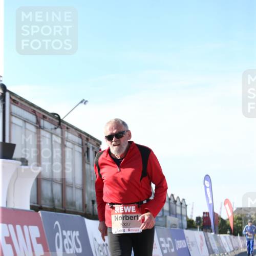 03.10.2025 - Köhlbrandbrückenlauf Jannik Wohlers http://msf.ph/oto/9130079 03.10.2025 13:46:01 Ziel 4572, 5327, 5375, 5376 meine-sportfotos.de