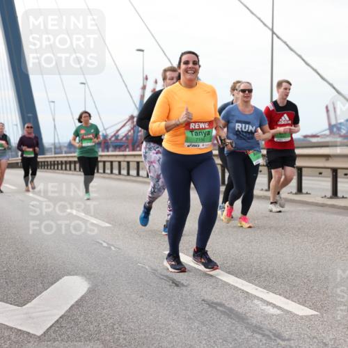 03.10.2025 - Köhlbrandbrückenlauf Lena Gebhardt http://msf.ph/oto/9130081 03.10.2025 16:05:09 Position 2 7156 meine-sportfotos.de