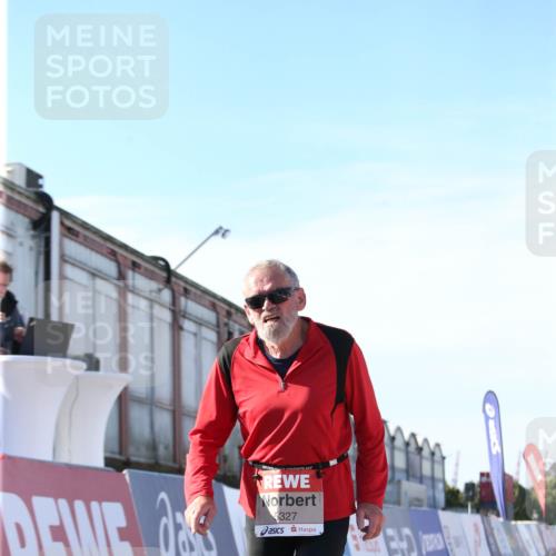 03.10.2025 - Köhlbrandbrückenlauf Jannik Wohlers http://msf.ph/oto/9130082 03.10.2025 13:46:01 Ziel 4572, 5327, 5375, 5376 meine-sportfotos.de