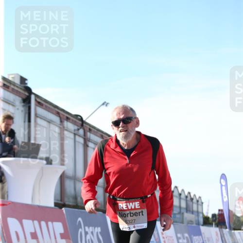 03.10.2025 - Köhlbrandbrückenlauf Jannik Wohlers http://msf.ph/oto/9130084 03.10.2025 13:46:01 Ziel 4572, 5327, 5375, 5376 meine-sportfotos.de