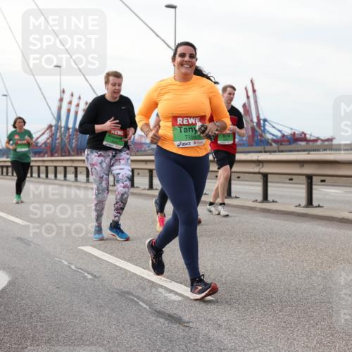 03.10.2025 - Köhlbrandbrückenlauf Lena Gebhardt http://msf.ph/oto/9130086 03.10.2025 16:05:10 Position 2 7156 meine-sportfotos.de