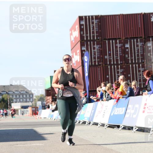03.10.2025 - Köhlbrandbrückenlauf Jannik Wohlers http://msf.ph/oto/9130087 03.10.2025 13:46:03 Ziel 4572, 5327, 5376 meine-sportfotos.de