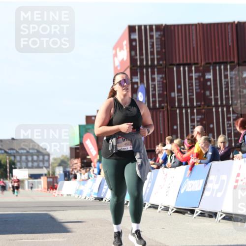 03.10.2025 - Köhlbrandbrückenlauf Jannik Wohlers http://msf.ph/oto/9130095 03.10.2025 13:46:03 Ziel 4572, 5327, 5376 meine-sportfotos.de