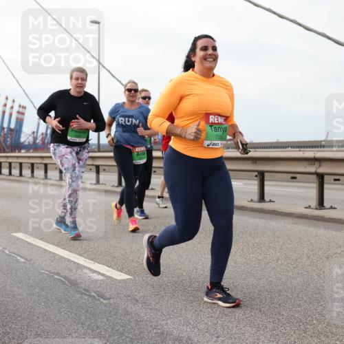 03.10.2025 - Köhlbrandbrückenlauf Lena Gebhardt http://msf.ph/oto/9130096 03.10.2025 16:05:10 Position 2 8429, 7156 meine-sportfotos.de