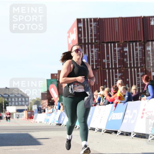 03.10.2025 - Köhlbrandbrückenlauf Jannik Wohlers http://msf.ph/oto/9130098 03.10.2025 13:46:03 Ziel 4572, 5327, 5376 meine-sportfotos.de