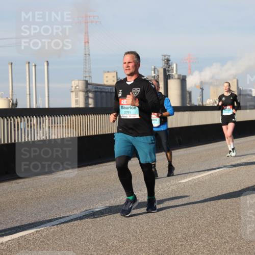 03.10.2025 - Köhlbrandbrückenlauf Lena Gebhardt http://msf.ph/oto/9130102 03.10.2025 09:49:19 Position 2 2761 meine-sportfotos.de