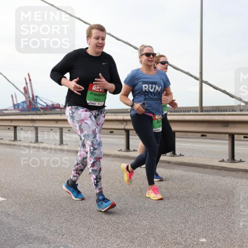 03.10.2025 - Köhlbrandbrückenlauf Lena Gebhardt http://msf.ph/oto/9130106 03.10.2025 16:05:12 Position 2 8429, 2024 meine-sportfotos.de