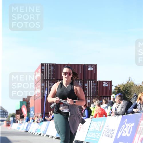 03.10.2025 - Köhlbrandbrückenlauf Jannik Wohlers http://msf.ph/oto/9130107 03.10.2025 13:46:04 Ziel 4572, 5327 meine-sportfotos.de