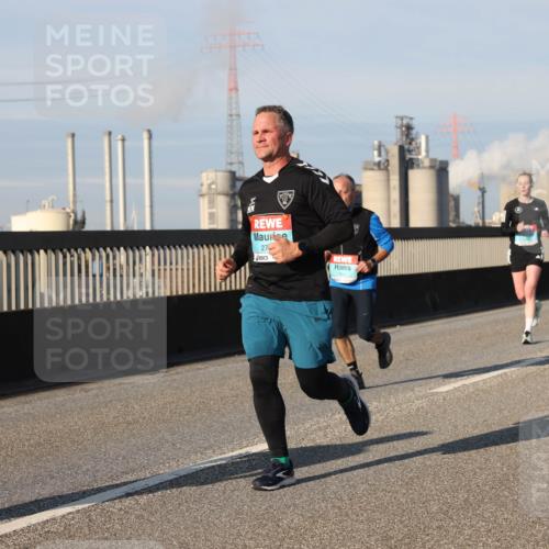 03.10.2025 - Köhlbrandbrückenlauf Lena Gebhardt http://msf.ph/oto/9130108 03.10.2025 09:49:19 Position 2 27, 1340 meine-sportfotos.de