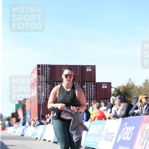 03.10.2025 - Köhlbrandbrückenlauf Jannik Wohlers http://msf.ph/oto/9130110 03.10.2025 13:46:04 Ziel 4572, 5327 meine-sportfotos.de