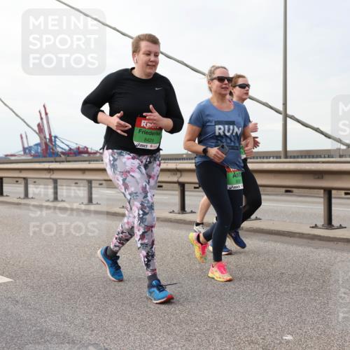 03.10.2025 - Köhlbrandbrückenlauf Lena Gebhardt http://msf.ph/oto/9130111 03.10.2025 16:05:12 Position 2 8429, 2024, 830 meine-sportfotos.de