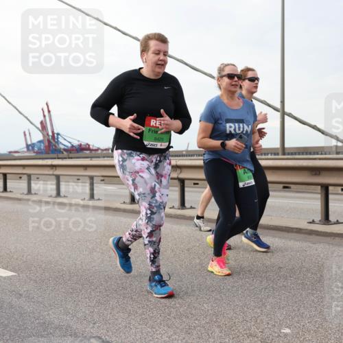 03.10.2025 - Köhlbrandbrückenlauf Lena Gebhardt http://msf.ph/oto/9130114 03.10.2025 16:05:12 Position 2 8429, 830 meine-sportfotos.de