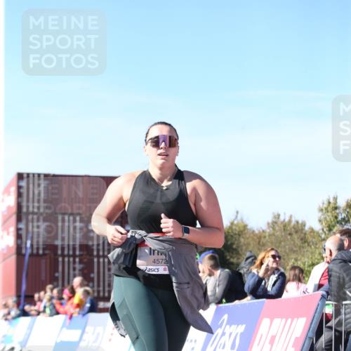 03.10.2025 - Köhlbrandbrückenlauf Jannik Wohlers http://msf.ph/oto/9130124 03.10.2025 13:46:05 Ziel 4572, 5327 meine-sportfotos.de