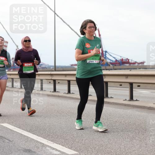 03.10.2025 - Köhlbrandbrückenlauf Lena Gebhardt http://msf.ph/oto/9130131 03.10.2025 16:05:14 Position 2 8840, 8437, 8514 meine-sportfotos.de
