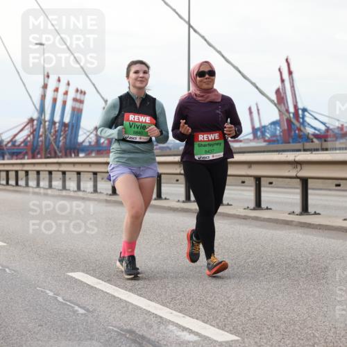 03.10.2025 - Köhlbrandbrückenlauf Lena Gebhardt http://msf.ph/oto/9130134 03.10.2025 16:05:15 Position 2 8840, 8437 meine-sportfotos.de