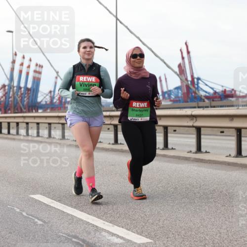 03.10.2025 - Köhlbrandbrückenlauf Lena Gebhardt http://msf.ph/oto/9130140 03.10.2025 16:05:15 Position 2 8840, 8437, 8514 meine-sportfotos.de