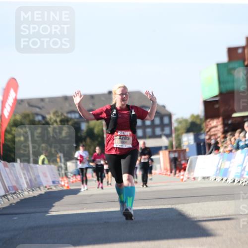 03.10.2025 - Köhlbrandbrückenlauf Jannik Wohlers http://msf.ph/oto/9130156 03.10.2025 13:46:25 Ziel 5900 meine-sportfotos.de