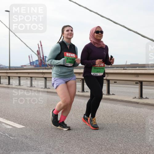 03.10.2025 - Köhlbrandbrückenlauf Lena Gebhardt http://msf.ph/oto/9130157 03.10.2025 16:05:16 Position 2 8840, 8437 meine-sportfotos.de
