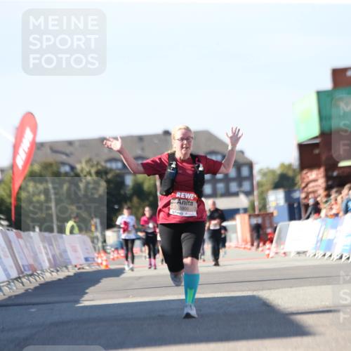 03.10.2025 - Köhlbrandbrückenlauf Jannik Wohlers http://msf.ph/oto/9130160 03.10.2025 13:46:25 Ziel 5900 meine-sportfotos.de