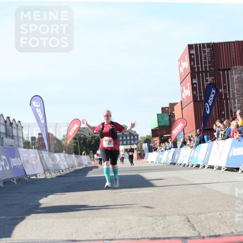 03.10.2025 - Köhlbrandbrückenlauf Jannik Wohlers http://msf.ph/oto/9130172 03.10.2025 13:46:26 Ziel 5900 meine-sportfotos.de