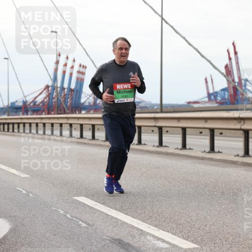03.10.2025 - Köhlbrandbrückenlauf Lena Gebhardt http://msf.ph/oto/9130173 03.10.2025 16:05:18 Position 2 8341 meine-sportfotos.de