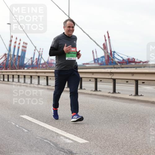03.10.2025 - Köhlbrandbrückenlauf Lena Gebhardt http://msf.ph/oto/9130179 03.10.2025 16:05:18 Position 2 8341 meine-sportfotos.de