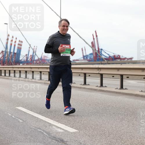 03.10.2025 - Köhlbrandbrückenlauf Lena Gebhardt http://msf.ph/oto/9130184 03.10.2025 16:05:18 Position 2 8341 meine-sportfotos.de