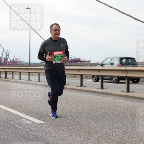 03.10.2025 - Köhlbrandbrückenlauf Lena Gebhardt http://msf.ph/oto/9130193 03.10.2025 16:05:19 Position 2 8341 meine-sportfotos.de