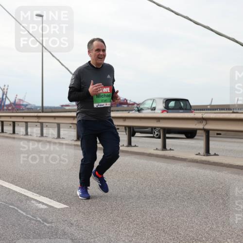 03.10.2025 - Köhlbrandbrückenlauf Lena Gebhardt http://msf.ph/oto/9130203 03.10.2025 16:05:19 Position 2 8341 meine-sportfotos.de