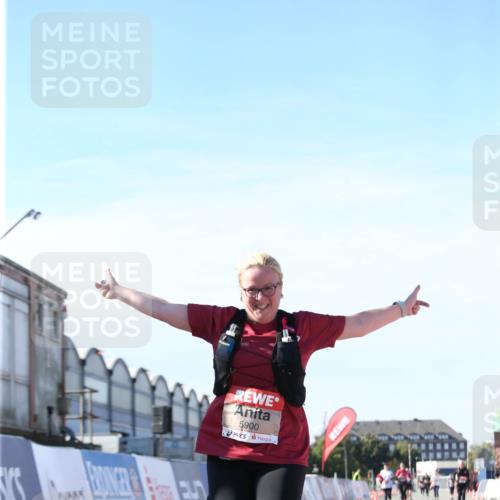 03.10.2025 - Köhlbrandbrückenlauf Jannik Wohlers http://msf.ph/oto/9130208 03.10.2025 13:46:29 Ziel 5900 meine-sportfotos.de