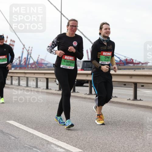 03.10.2025 - Köhlbrandbrückenlauf Lena Gebhardt http://msf.ph/oto/9130209 03.10.2025 16:05:30 Position 2 8130, 8131 meine-sportfotos.de