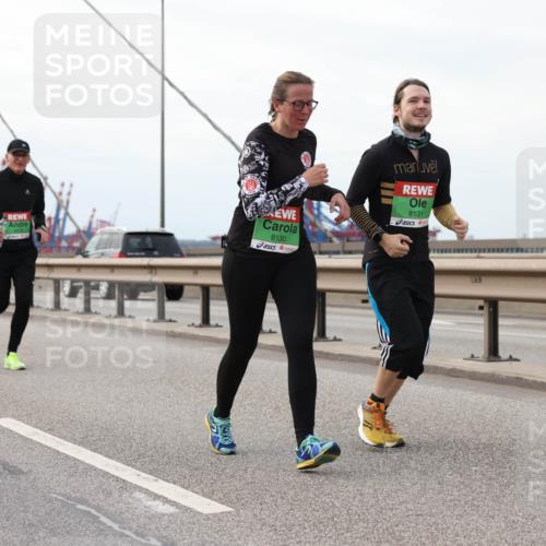 03.10.2025 - Köhlbrandbrückenlauf Lena Gebhardt http://msf.ph/oto/9130212 03.10.2025 16:05:30 Position 2 8130, 8131 meine-sportfotos.de