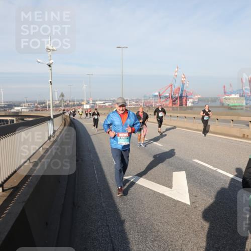 03.10.2025 - Köhlbrandbrückenlauf Yannick Fuchs http://msf.ph/oto/9130223 03.10.2025 09:02:35 Position 2 2260 meine-sportfotos.de