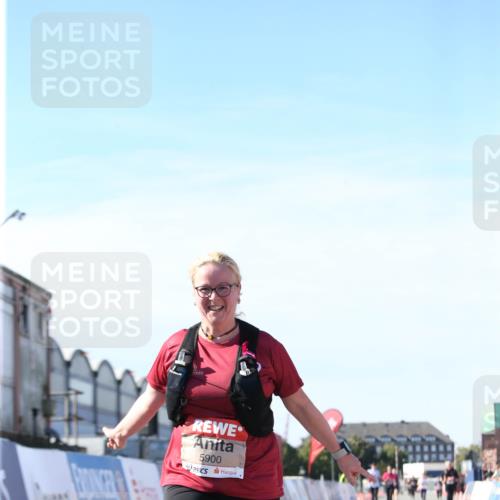 03.10.2025 - Köhlbrandbrückenlauf Jannik Wohlers http://msf.ph/oto/9130231 03.10.2025 13:46:30 Ziel 5900 meine-sportfotos.de