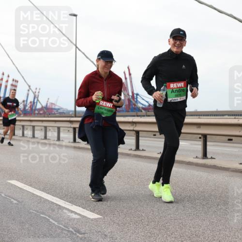 03.10.2025 - Köhlbrandbrückenlauf Lena Gebhardt http://msf.ph/oto/9130234 03.10.2025 16:05:33 Position 2 8877, 8876 meine-sportfotos.de