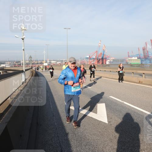 03.10.2025 - Köhlbrandbrückenlauf Yannick Fuchs http://msf.ph/oto/9130237 03.10.2025 09:02:36 Position 2 2487 meine-sportfotos.de