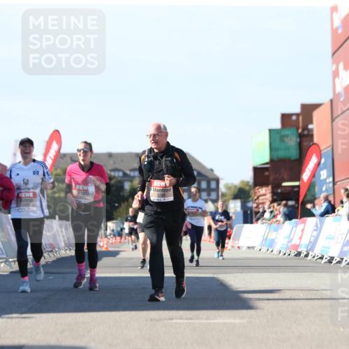 03.10.2025 - Köhlbrandbrückenlauf Jannik Wohlers http://msf.ph/oto/9130255 03.10.2025 13:46:44 Ziel 5275, 5388, 5759 meine-sportfotos.de